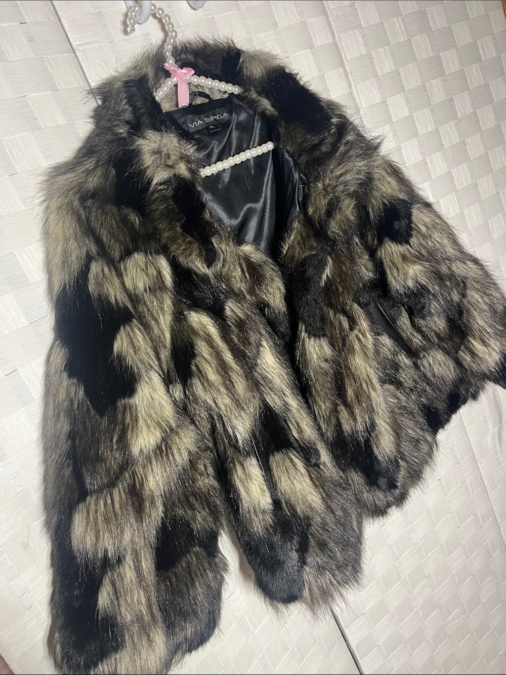 Via Spiga Black beige grey Faux Fur Coat XL Beautiful
